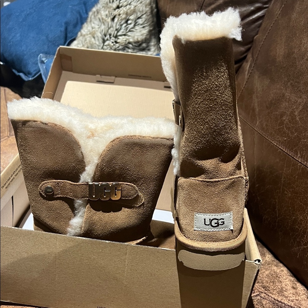 UGG Women's Brown Winter Boots - Picture 4 of 5